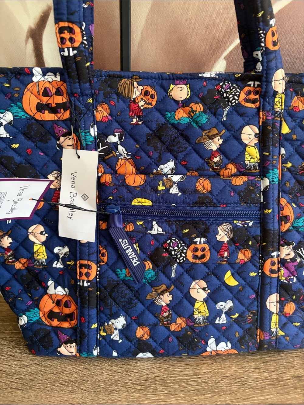 VB Iconic Small Vera Tote - Peanuts Halloween 🎃 👻 Limited Edition  NWT - Picture 5 of 7